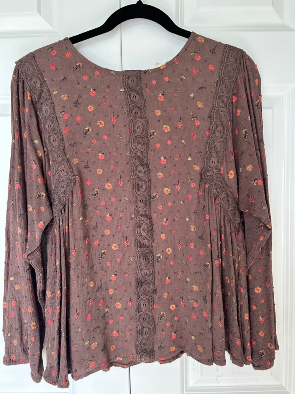 Vintage-Inspired Brown Floral Lace Trim Long-Sleeve Top